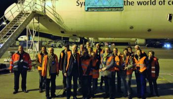 Nachtbesichtigung des Flughafens Köln/Bonn - Gruppe vor McDonnel Douglas