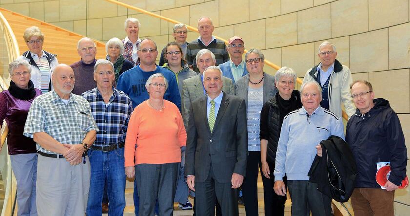 Mitglieder vom Kreisverband des VDK Rhein-Berg unter der Leitung von Bartholomäus Trierscheidt zu Besuch bei Rainer Deppe im Landtag