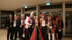 Die „KG Jecke Märjelingener e. V.“ aus Overath mit ihrem Prinz Uwe und Prinzessin Anne