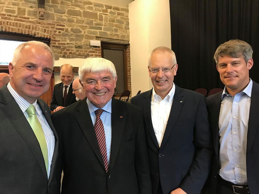 Festakt Ehrenbürger Overath - v.l.n.r.: Rainer Deppe MdL, Siegfried Raimann, Hermann-Josef Tebroke MdB, Oliver Hahn