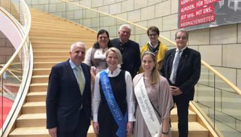 Erntepaare aus dem Rheinisch-Bergischen Kreis im Landtag