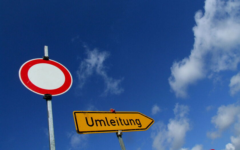 Umleitung von Rainer Sturm / pixelio.de