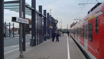 Bahnhof Bergisch Gladbach - Foto: A. Savin, Wikimedia Commons