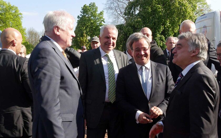 v.l.n.r.: Horst Seehofer, Rainer Deppe, Armin Laschet, Herbert Reul