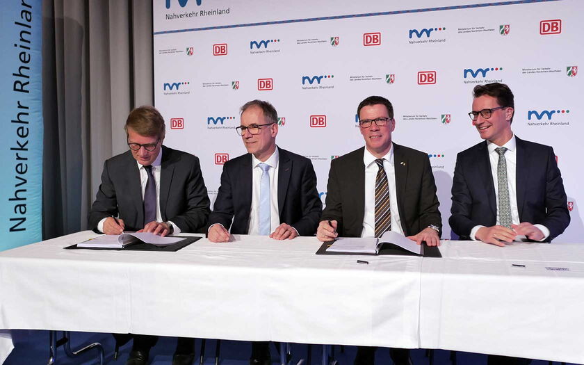 v.l.n.r.: Ronald Pofalla (Vorstand Infrastruktur Deutsche Bahn), Dr. Norbert Reinkober (Geschäftsführer Nahverkehr Rheinland), Stephan Santelmann (Verbandsvorsteher Nahverkehr Rheinland), Hendrik Wüst (Minister für Verkehr NRW)
