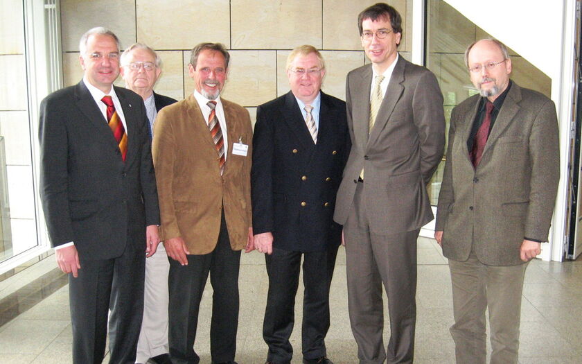 Landtagsabgeordneter Rainer Deppe, Josef Wilp MdL, Norbert Schiffmann, Rheinhold Sendker MdL und Günter Winands, Staatssekretär im Schulministerium. (v. l.).