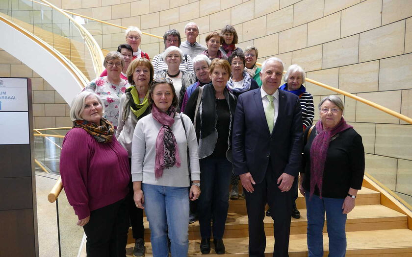 Kleiderkammer Odenthal zu Besuch im Landtag