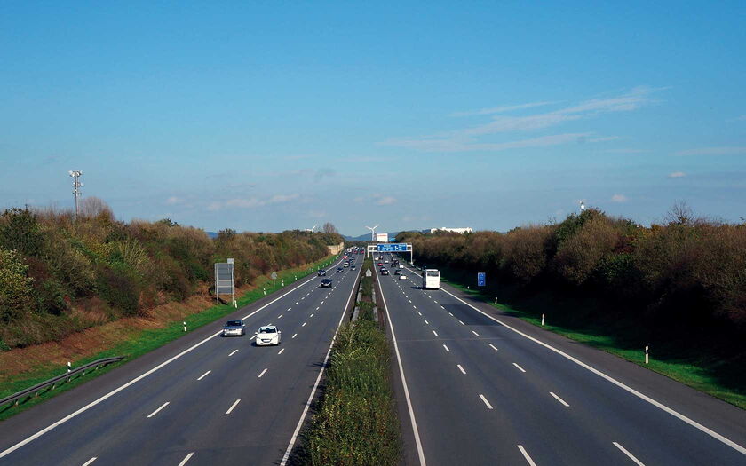Autobahn von Maik Schwertle / pixelio.de