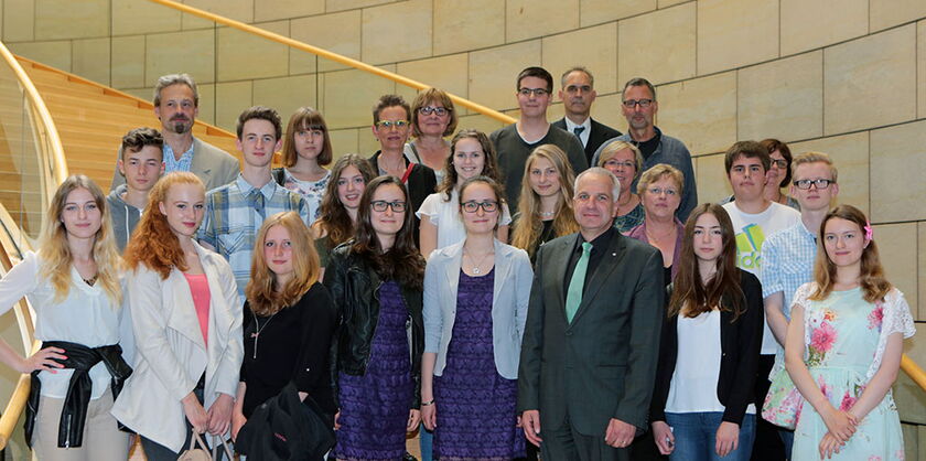 33 der besten Absolventen der Haupt-, Real- und Berufsschulen aus dem Rheinisch Bergischen Kreis wurden von ihrem Abgeordneten Rainer Deppe im Landtag in Düsseldorf begrüßt.