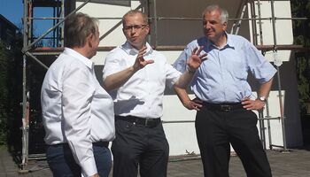 von links nach rechts: Helga Loepp, Pfarrer Michael Knab und Rainer Deppe MdL