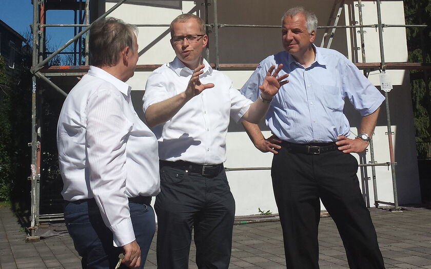 von links nach rechts: Helga Loepp, Pfarrer Michael Knab und Rainer Deppe MdL