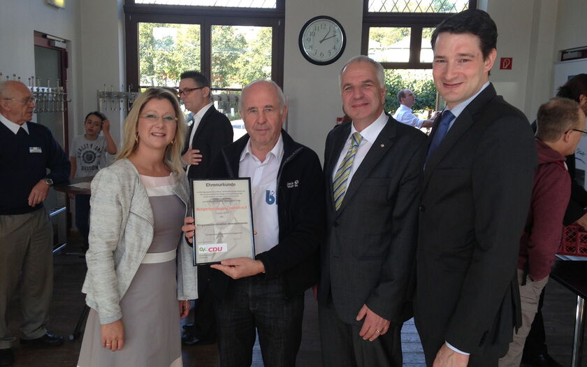 Rainer Deppe bei der Verleihung des Bürgermeister-Büscher-Ehrenamtspreises an den Verein Bürgerbus Overath