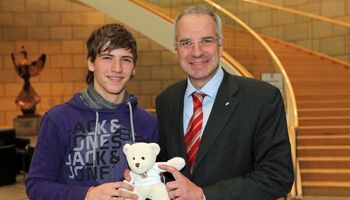 Rainer Deppe mit Christoph Hartmann seinen 3.500sten Besucher