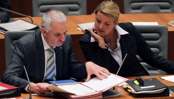 links: Rainer Deppe MdL - rechts: Christina Schulze Föcking MdL