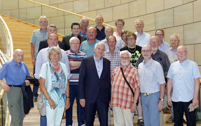 Katholische Männervereine St. Apollinaris und St. Michael aus Wermelskirchen zu Besuch im Landtag