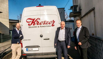 v. l. n. r.: Richard Kretzer (Traditionsbäckerei Kretzer in Burscheid-Hilgen), Rainer Deppe MdL, Marcus Otto (Hauptgeschäftsführer der Kreishandwerkerschaft Bergisches Land)