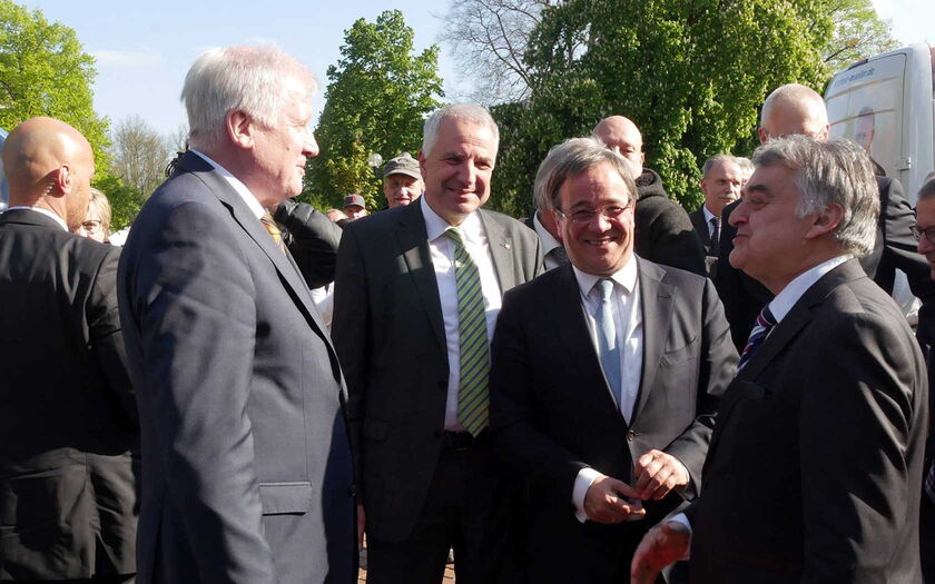 v.l.n.r.: Horst Seehofer, Rainer Deppe, Armin Laschet, Herbert Reul