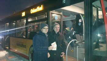 Rainer Deppe auf der Jungfernfahrt der Buslinie 238