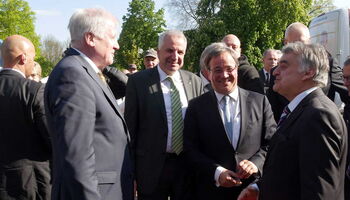 v.l.n.r.: Horst Seehofer, Rainer Deppe, Armin Laschet, Herbert Reul