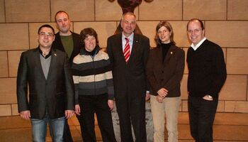 Vorstandsvertreter des Bunds der deutschen katholischen Jugend (BDKJ) beim Meinungsaustausch mit Rainer Deppe.