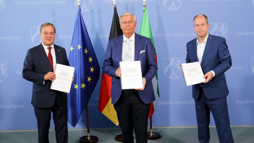 v. l. n. r.: Armin Laschet, Wolfgang Bosbach und Dr. Joachim Stamp - Foto: Land NRW / Uta Wagner