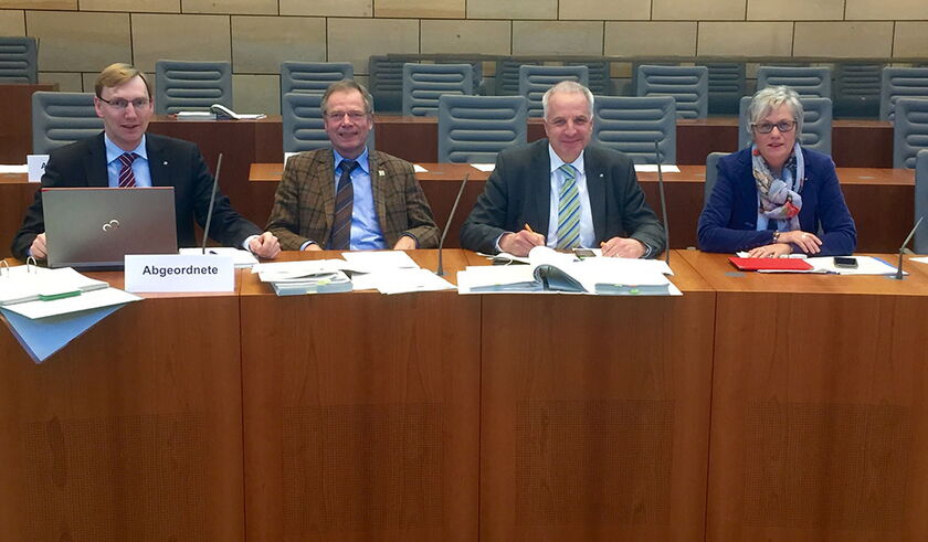 v.l.n.r.: Dr. Dirk Louy (wiss. Referent der CDU-Landtagsfraktion), Hubertus Fehring MdL, Rainer Deppe MdL und Margret Voßeler MdL (alle CDU)
