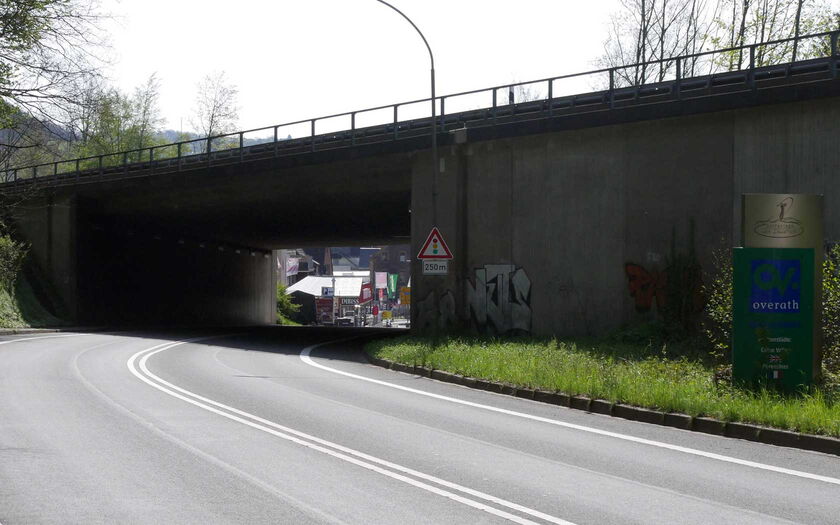 Autobahnbrücke der A4 in Untereschbach