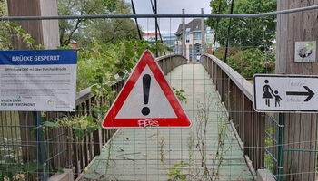 Wupper-Fußgängerbrücke in Leichlinger Innenstadt